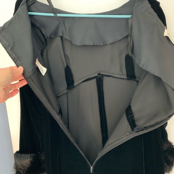 Vintage Black Velvet Fur Trimmed Cocktail Dress by Bernie Bee - Picture 16 of 16